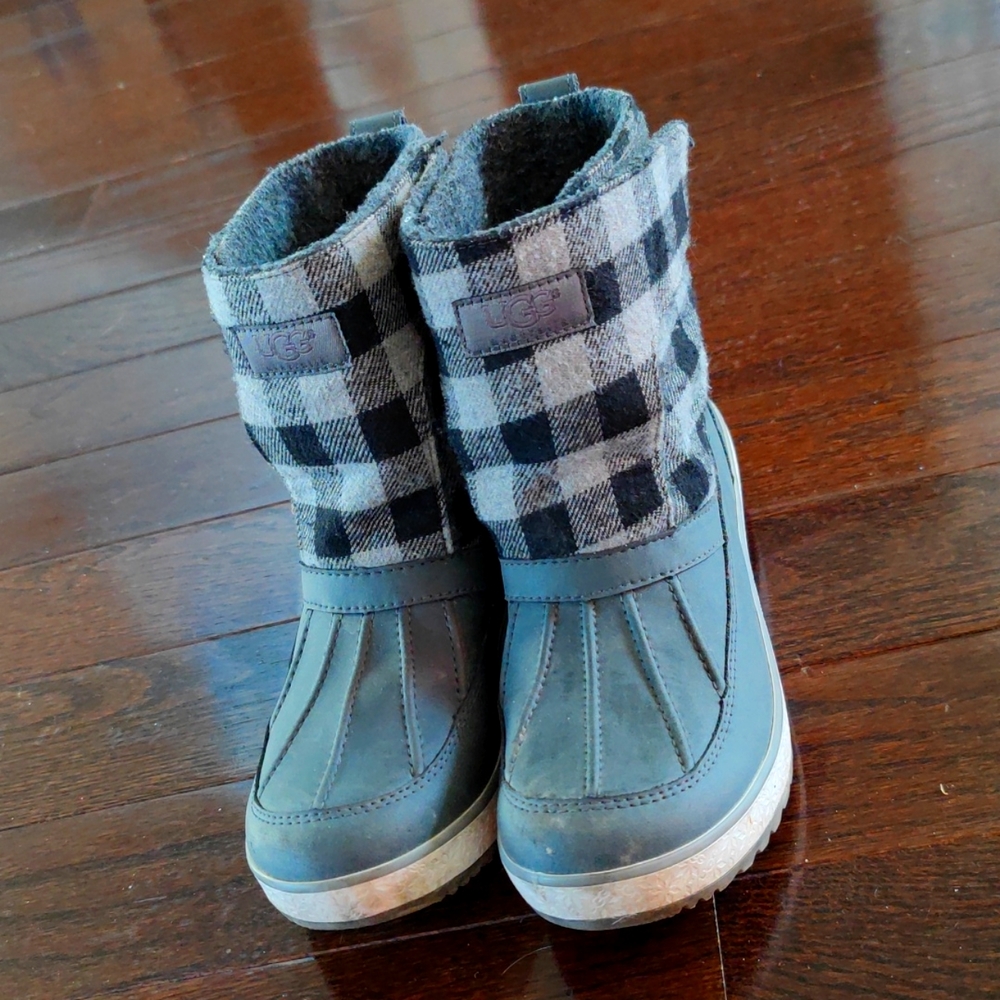 UGG Astin Youth Size 4 Waterproof Winter Snow Boots Grey Plaid Flannel